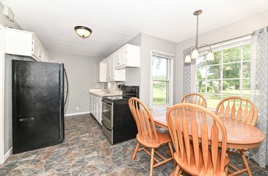 Charming 2BR, 1BA ranch in the heart of Muskego!Comfortable - photo 9