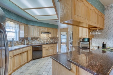 Tucked away on a quiet cul-de-sac, this beautifully maintained - photo 11