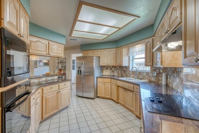 Tucked away on a quiet cul-de-sac, this beautifully maintained - photo 12