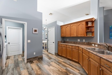 Beautifully maintained 3-bed, 2.1 bath home with 2 car garage - photo 12