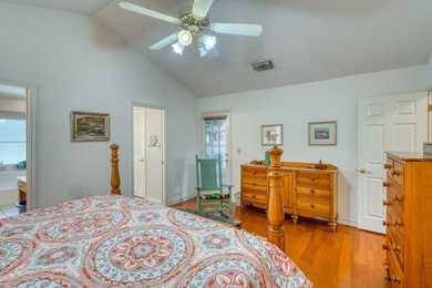 Tucked away on a quiet cul-de-sac, this beautifully maintained - photo 21