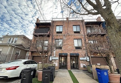 Duplex, Condo on top 2 floors, Built in 2007, with 681 sq ft - photo 1