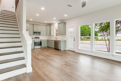Brand new construction just minutes from downtown Pensacola and - photo 4