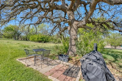 Tucked away on a quiet cul-de-sac, this beautifully maintained - photo 33