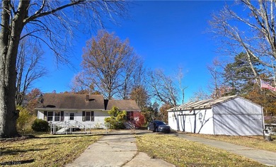 Palmetto Lake Home Sale Pending in Geneva on The Lake Ohio