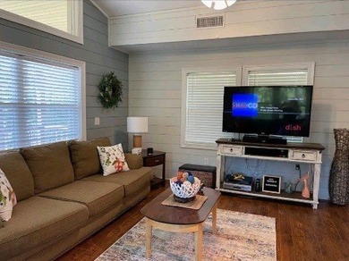 Stunning 6-Bedroom Waterfront Retreat with Breathtaking Views - photo 11