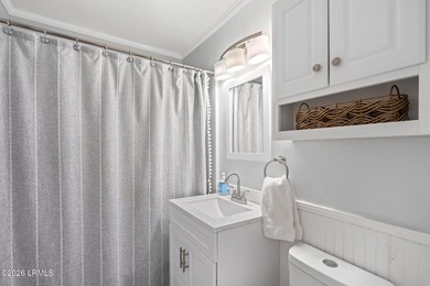 Move-in ready in highly desirable Pigeon Point! This charming - photo 18