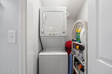 Move-in ready in highly desirable Pigeon Point! This charming - photo 19
