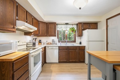 Move right into this well-maintained 4-bedroom, 2.5-bath - photo 5