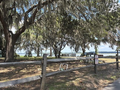 Move-in ready in highly desirable Pigeon Point! This charming - photo 35