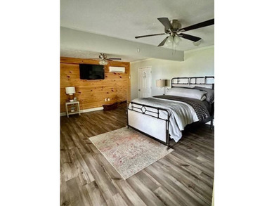 Stunning 6-Bedroom Waterfront Retreat with Breathtaking Views - photo 38