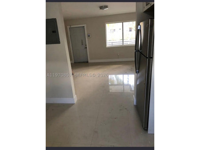 Fully renovated duplex in a prime location! Each unit features 2 - photo 5