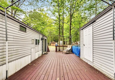 Newly updated, excellent condition, super wide and spacious lot - photo 3