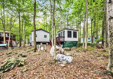 Newly updated, excellent condition, super wide and spacious lot - photo 6