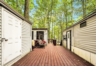 Newly updated, excellent condition, super wide and spacious lot - photo 7