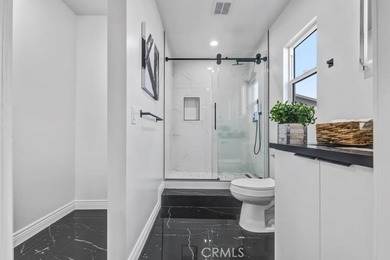 Welcome to this beautifully updated 5-bedroom, 4-bathroom home - photo 20
