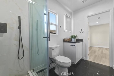 Welcome to this beautifully updated 5-bedroom, 4-bathroom home - photo 23