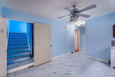 Welcome to this beautifully well-maintained and move-in-ready - photo 7