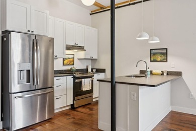 A fantastic two-bedroom, two-bath condo featuring a sun-filled - photo 4