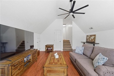 Nestled on a quiet cul-de-sac, this spacious 4-bedroom, 2.5-bath - photo 22