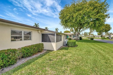 Nicely kept 1/1 in the heart of WPB. Bus line and grocery stores - photo 25