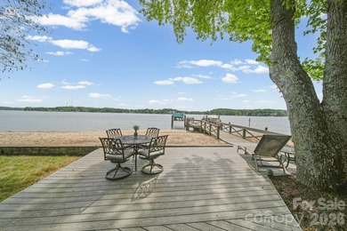 Welcome to a rare waterfront retreat in the highly sought-after - photo 1