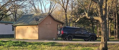 Rare investment opportunity! This property has five active cabin - photo 2