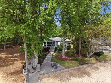 Welcome to a rare waterfront retreat in the highly sought-after - photo 4
