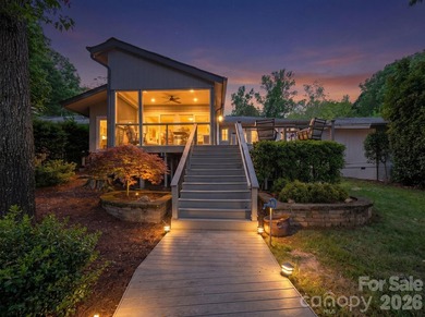 Welcome to a rare waterfront retreat in the highly sought-after - photo 6