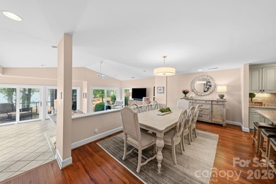 Welcome to a rare waterfront retreat in the highly sought-after - photo 9
