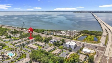 Welcome to this beautifully remodeled first-floor 1-bedroom - photo 2