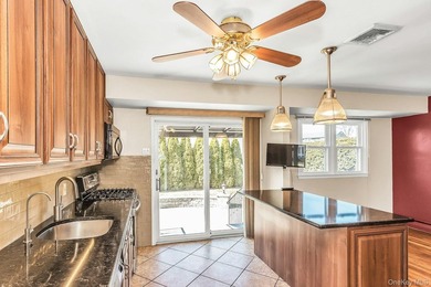 Diamond-condition Wantagh split: 3 beds, 2.5 baths, oversized - photo 5
