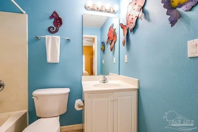 Beautiful three-bedroom, three-bath corner-unit condo with - photo 15