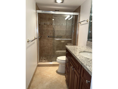 Beautiful Lake & Fountain View, 2 Bed / 2 Bath, Substantially - photo 18