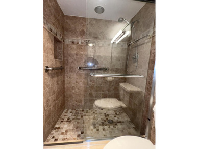 Beautiful Lake & Fountain View, 2 Bed / 2 Bath, Substantially - photo 20