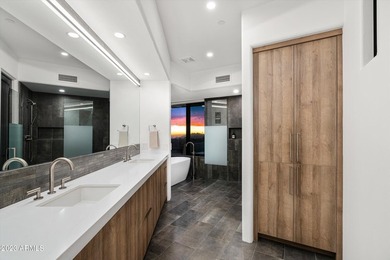 This exquisitely remodeled Apache Cottage captures the essence - photo 23