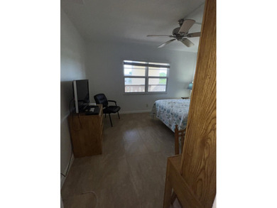 Beautiful Lake & Fountain View, 2 Bed / 2 Bath, Substantially - photo 23