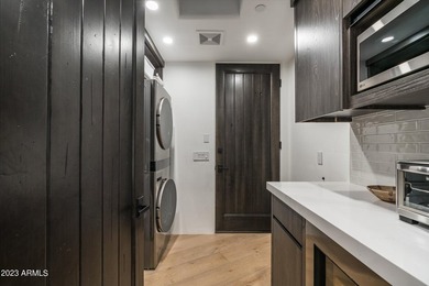 This exquisitely remodeled Apache Cottage captures the essence - photo 26