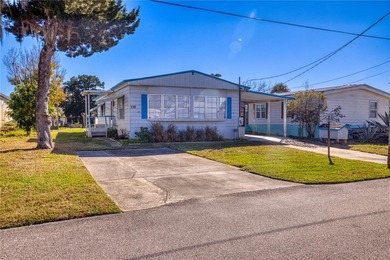 Enjoy true WATERFRONT living in this NEWLY REMODELED - photo 30