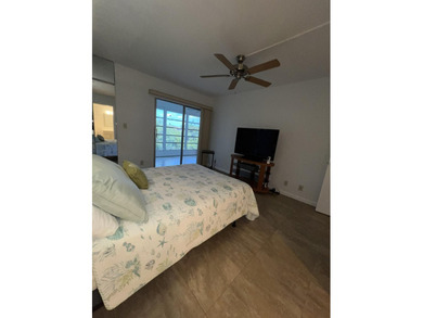 Beautiful Lake & Fountain View, 2 Bed / 2 Bath, Substantially - photo 31