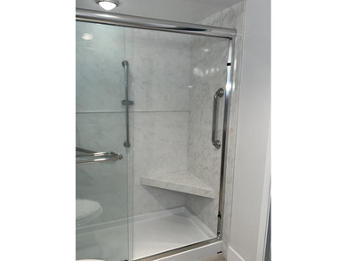 Beautiful Lake & Fountain View, 2 Bed / 2 Bath, Substantially - photo 41