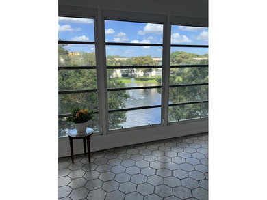 Beautiful Lake & Fountain View, 2 Bed / 2 Bath, Substantially - photo 42