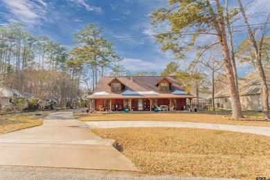 This stunning Satterwhite log home offers 2,550 square feet of - photo 4