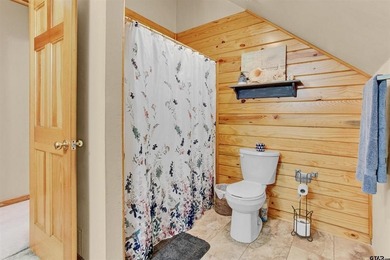 This stunning Satterwhite log home offers 2,550 square feet of - photo 6