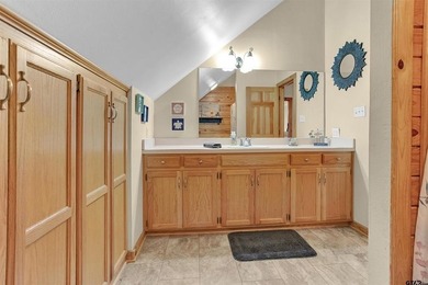 This stunning Satterwhite log home offers 2,550 square feet of - photo 9