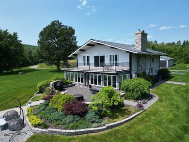 Experience modern luxury with the privacy and outdoor lifestyle - photo 1