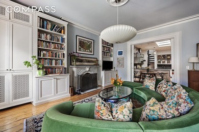 Rare full-floor 2 bed penthouse condo that soars quietly above - photo 5