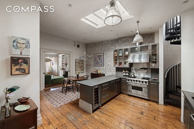 Rare full-floor 2 bed penthouse condo that soars quietly above - photo 10