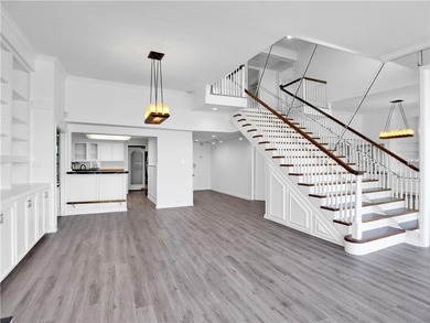 Siding and roof replaced 2024! New Flooring and interior paint - photo 6