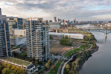 Lake Condo For Sale in Portland, Oregon